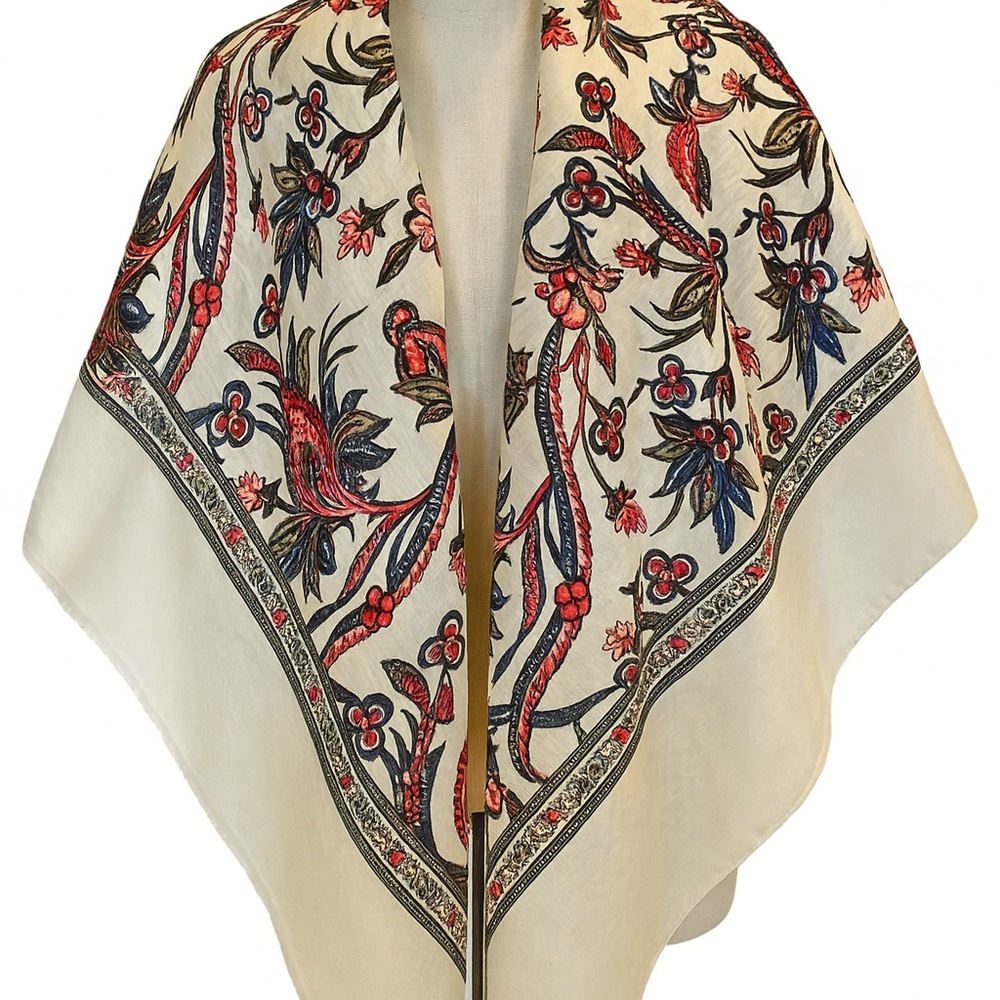 Vintage-Inspired “Art of the Scarf” Floral Square Scarf – 120 cm | Made in Italy